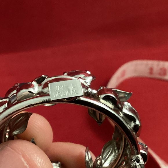 Jay Kel Original Aurora Borealis Rhinestones brooch - Picture 5 of 6